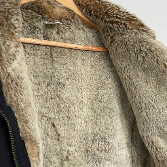 GAP | REVERSIBLE VEST SIZE M BLACK FUR TAN - Picture 7 of 8